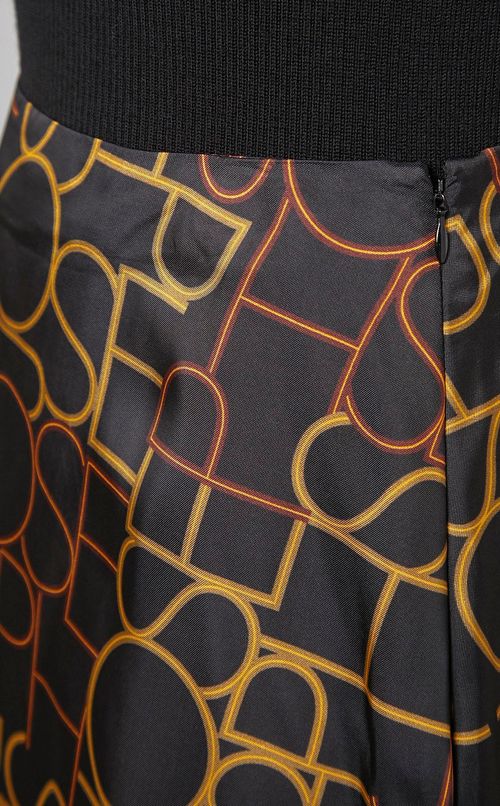 ロゴプリントアシンメトリースカート