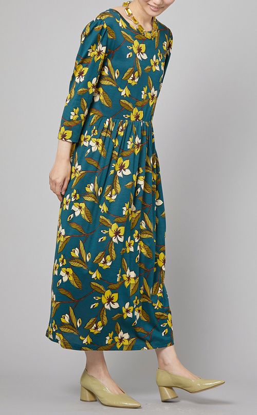 スクエアドロップビジューネックレス