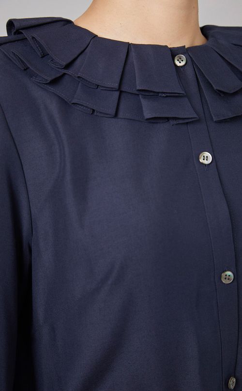 プリーツカラーブラウス