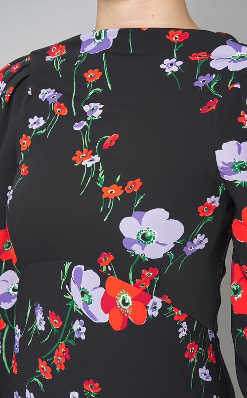 フラワープリントVバックワンピース