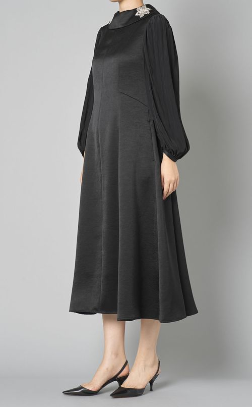 金駒刺繍ワンピース