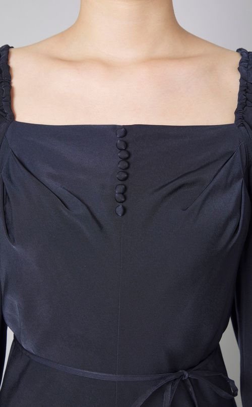 パフスリーブデコルテワンピース