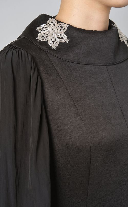 金駒刺繍ワンピース