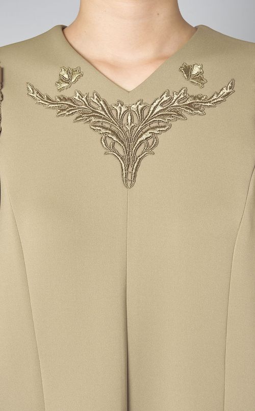 Vネックニットバルーンワンピース