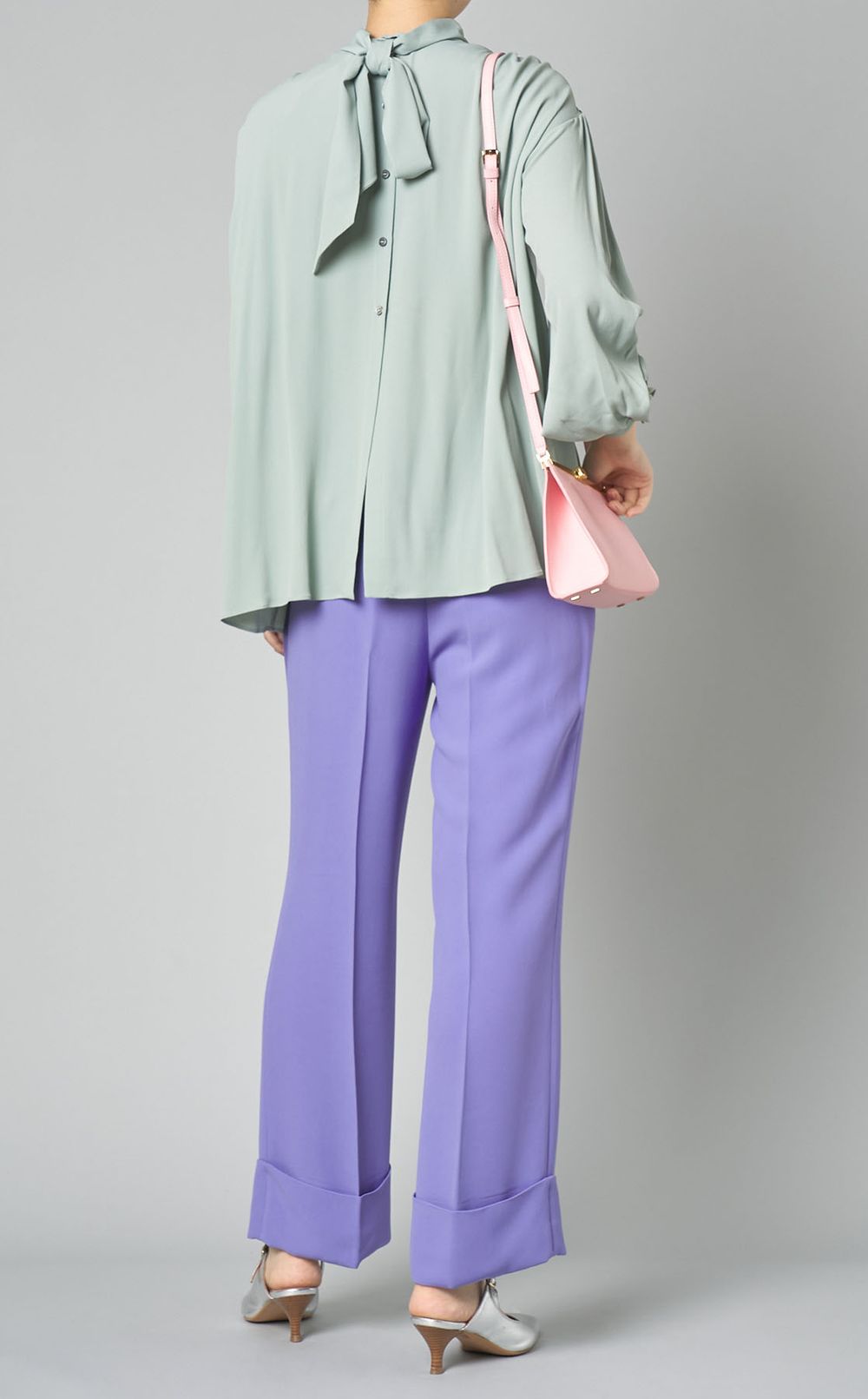 シルク混ギャザーハイネックブラウス