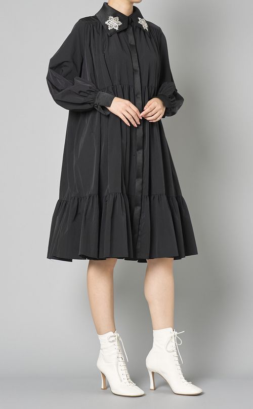 金駒刺繍ギャザーフレアワンピース