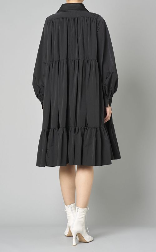 金駒刺繍ギャザーフレアワンピース