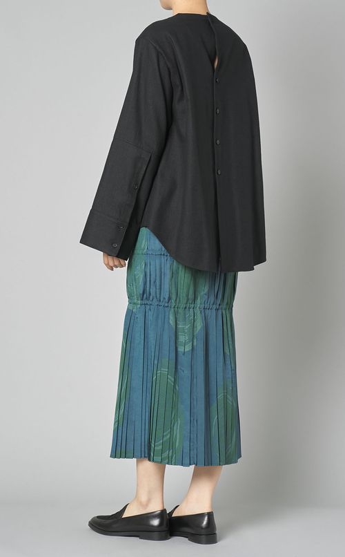 レイヤードヘムクルーネックブラウス