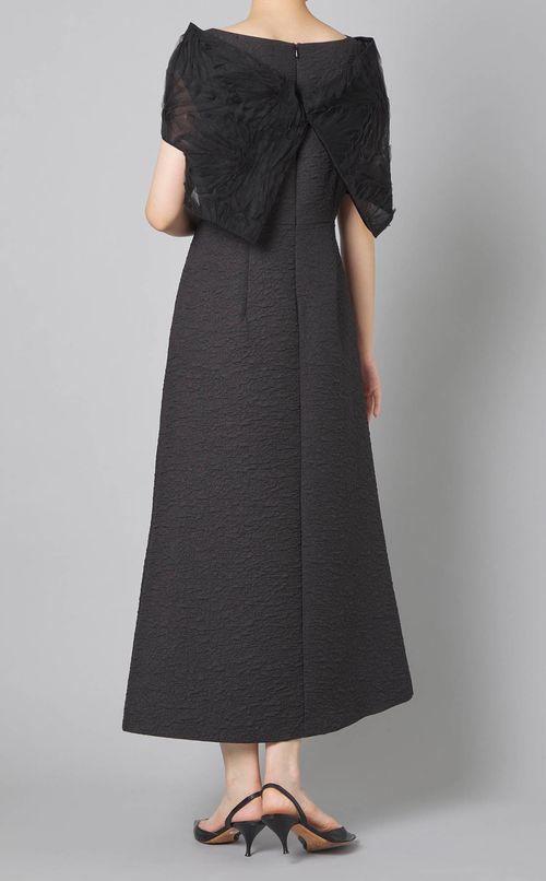 ケープ付ドレス