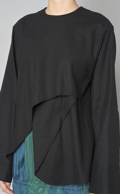 レイヤードヘムクルーネックブラウス