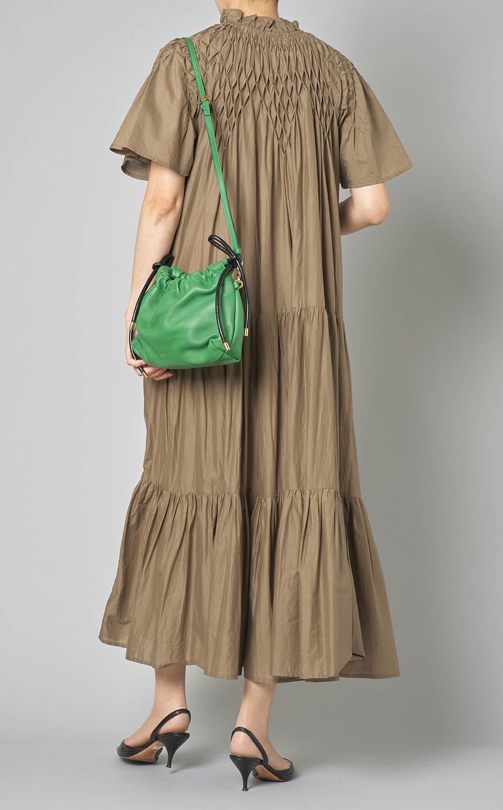 ドローストリングショルダーレザーバッグ