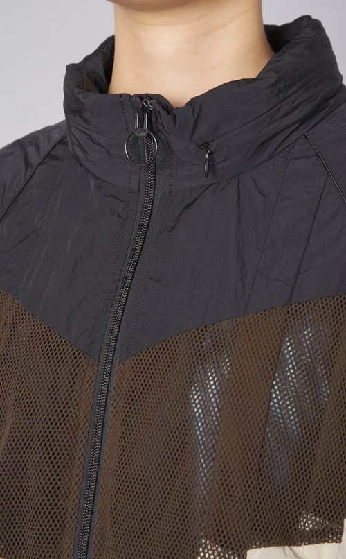 レイヤードウィンドブレーカー