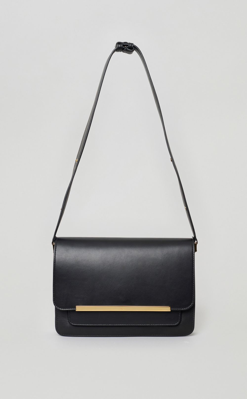 フラップショルダーレザーバッグ