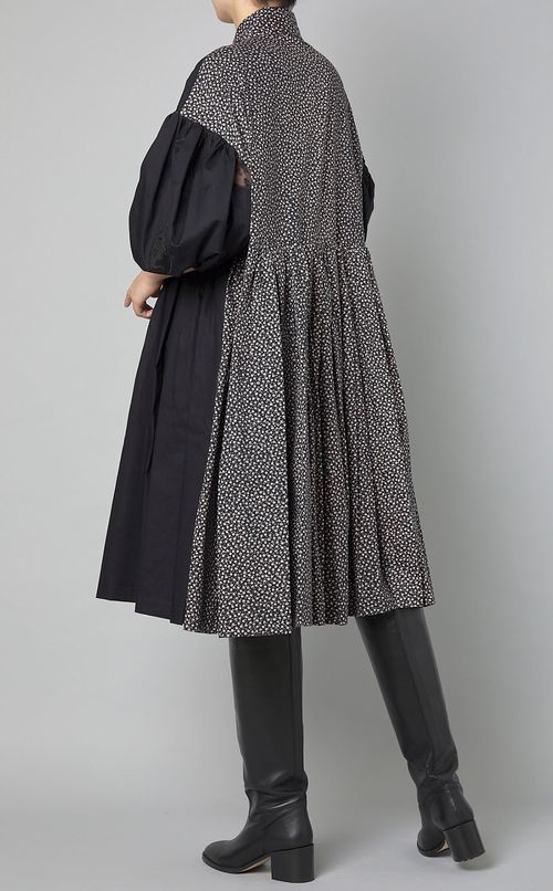 ギャザーエンブロイダリーワンピース