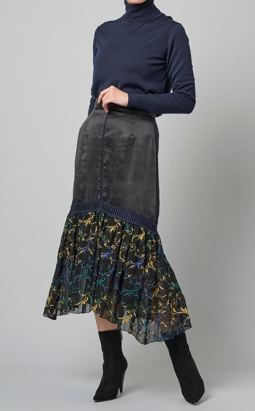 フラワー刺繍スカート