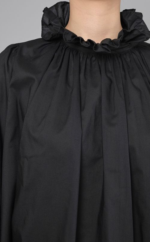 フリルカラーブラウス