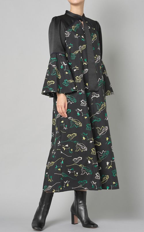 フラワーエンブロイダリーワンピース