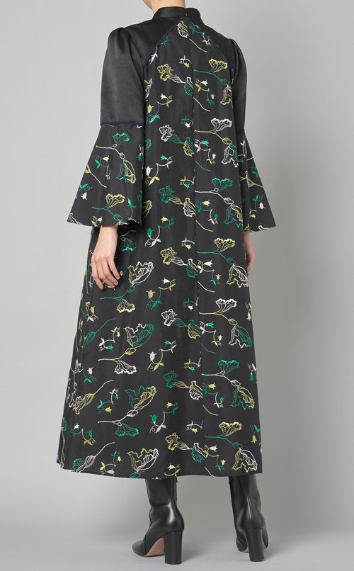 フラワーエンブロイダリーワンピース