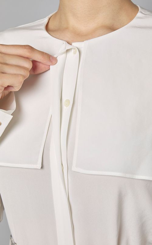 ケープカラーデシンブラウス