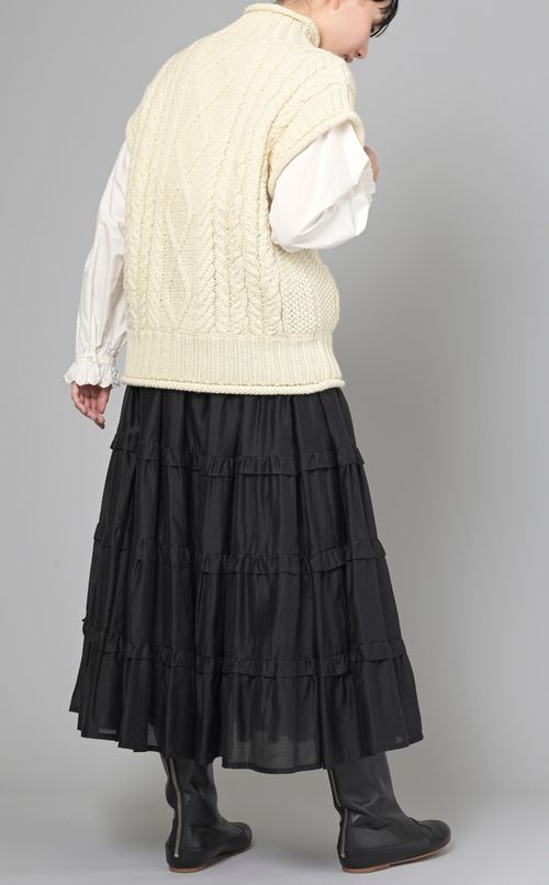 ウールケーブルニットベスト