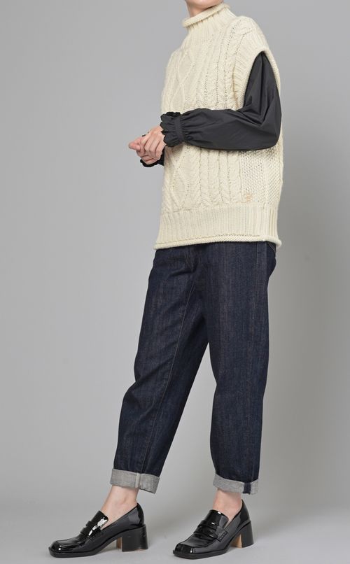 ウールケーブルニットベスト