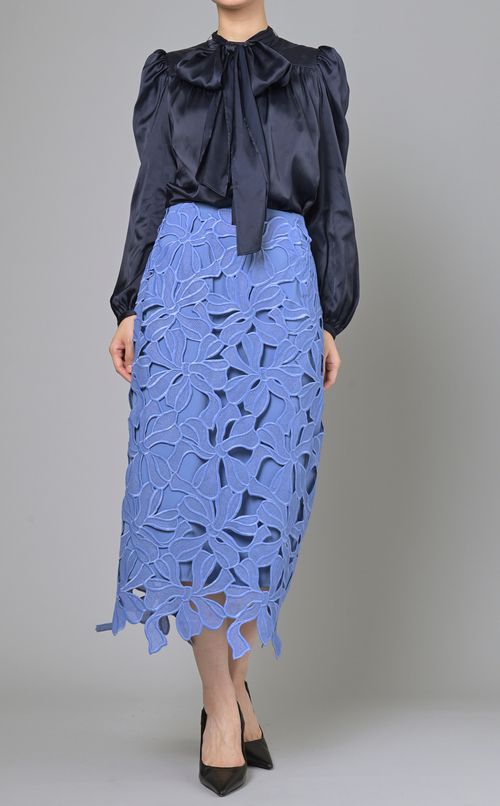 モノグラムサテンブラウス