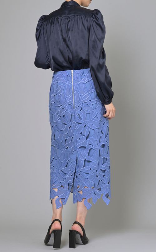 モノグラムサテンブラウス