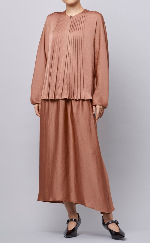 サテンプリーツブラウス