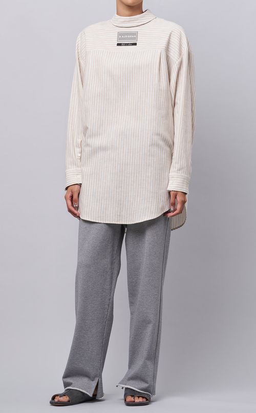 バックディテールハイネックシャツ