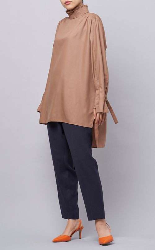 スタンドカラーシャーリングブラウス