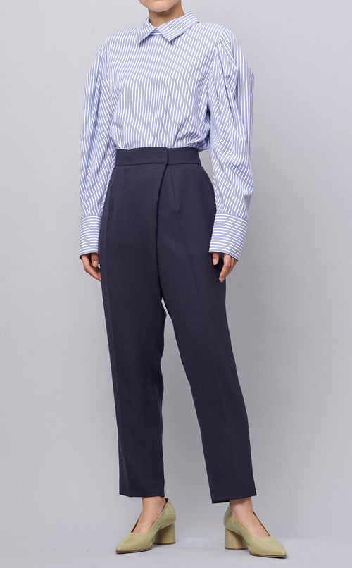 テーパードスリムパンツ