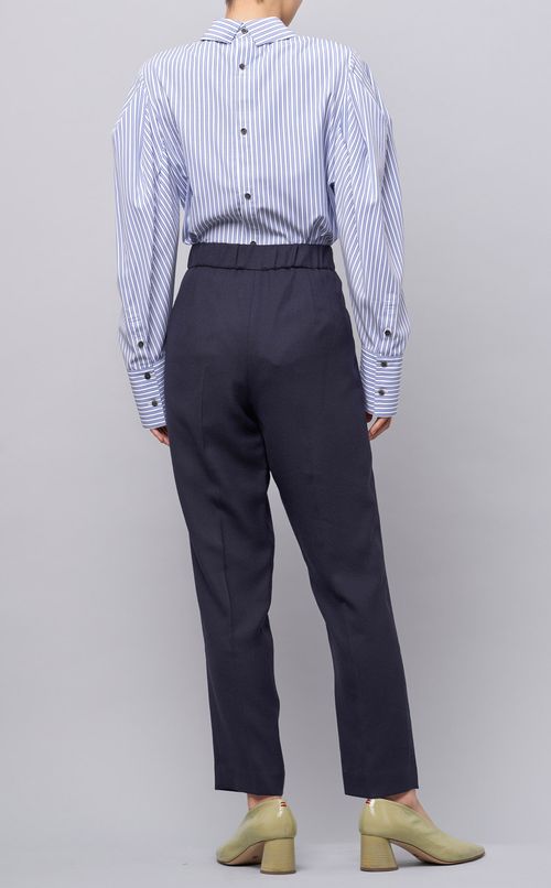 テーパードスリムパンツ