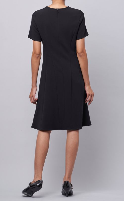 ブラックフィットミニワンピース