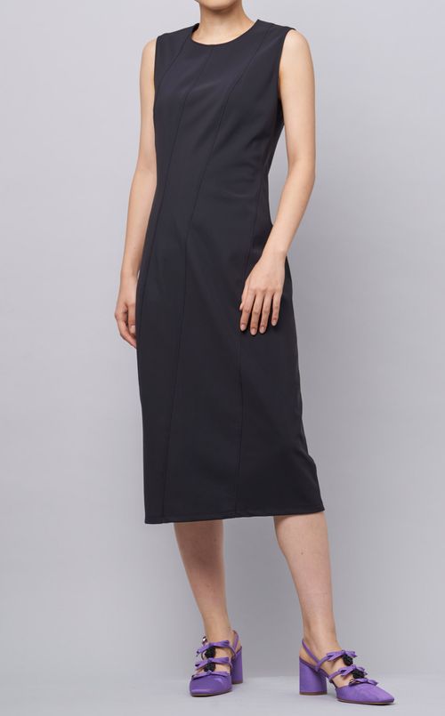 クルーネックスリーブレスワンピース