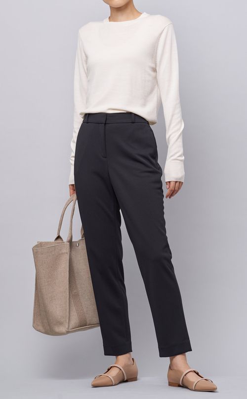 ストレッチテーパードパンツ