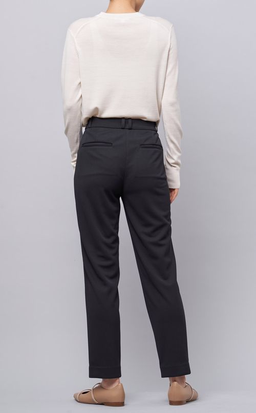 ストレッチテーパードパンツ