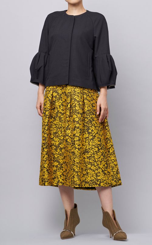 フレアスリーブノーカラージャケット