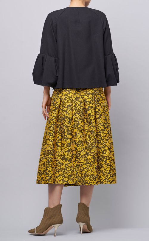 フレアスリーブノーカラージャケット