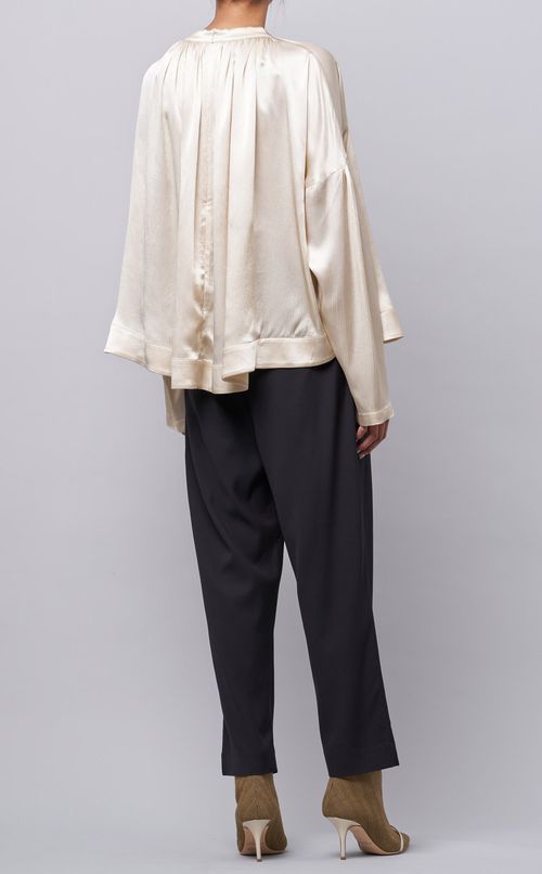 シャイニーギャザーブラウス