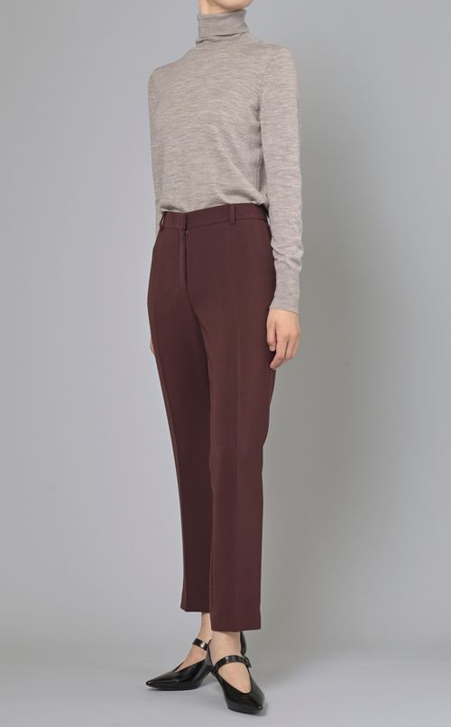 ストレッチテーパードパンツ