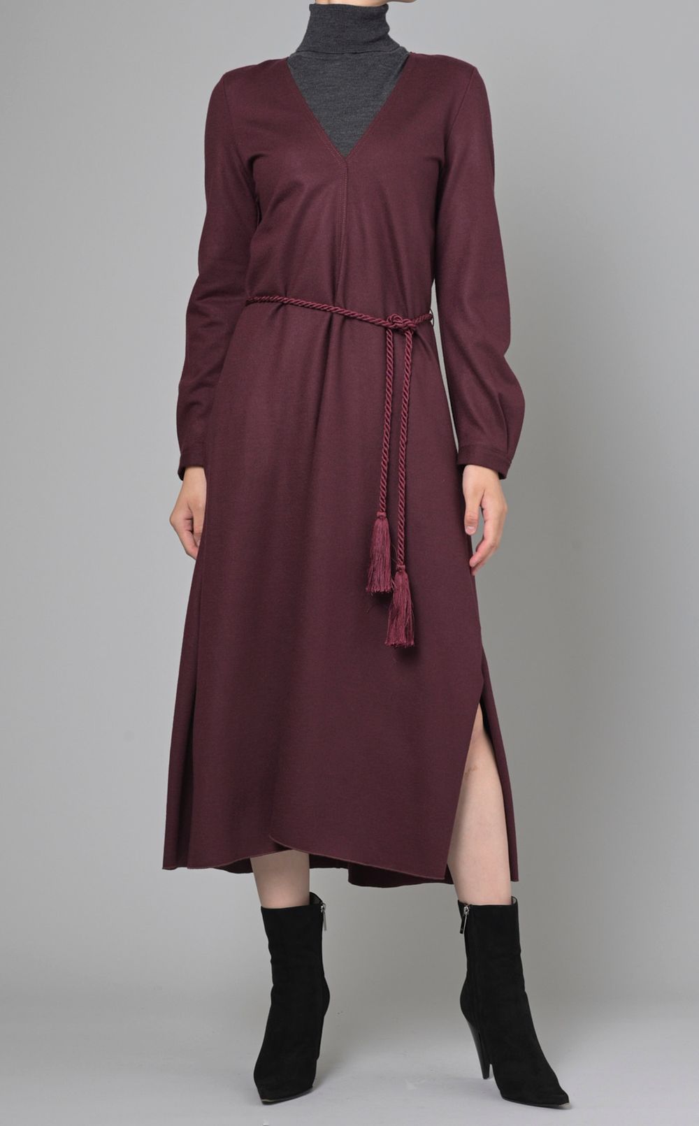 Vネックウールロングワンピース