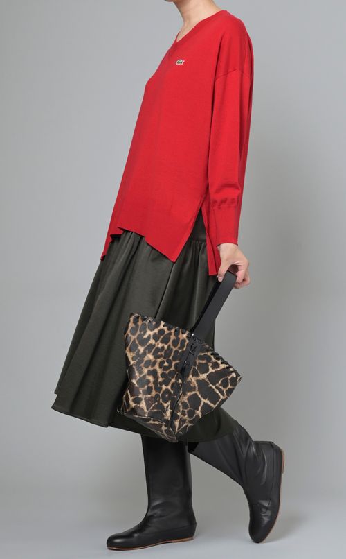 Vネックウールニット