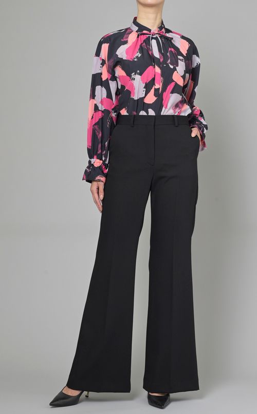 プリントボウタイブラウス