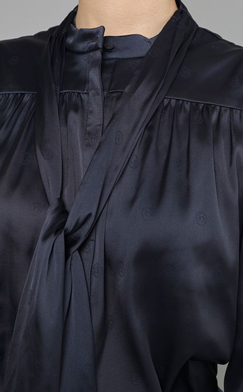 モノグラムサテンブラウス