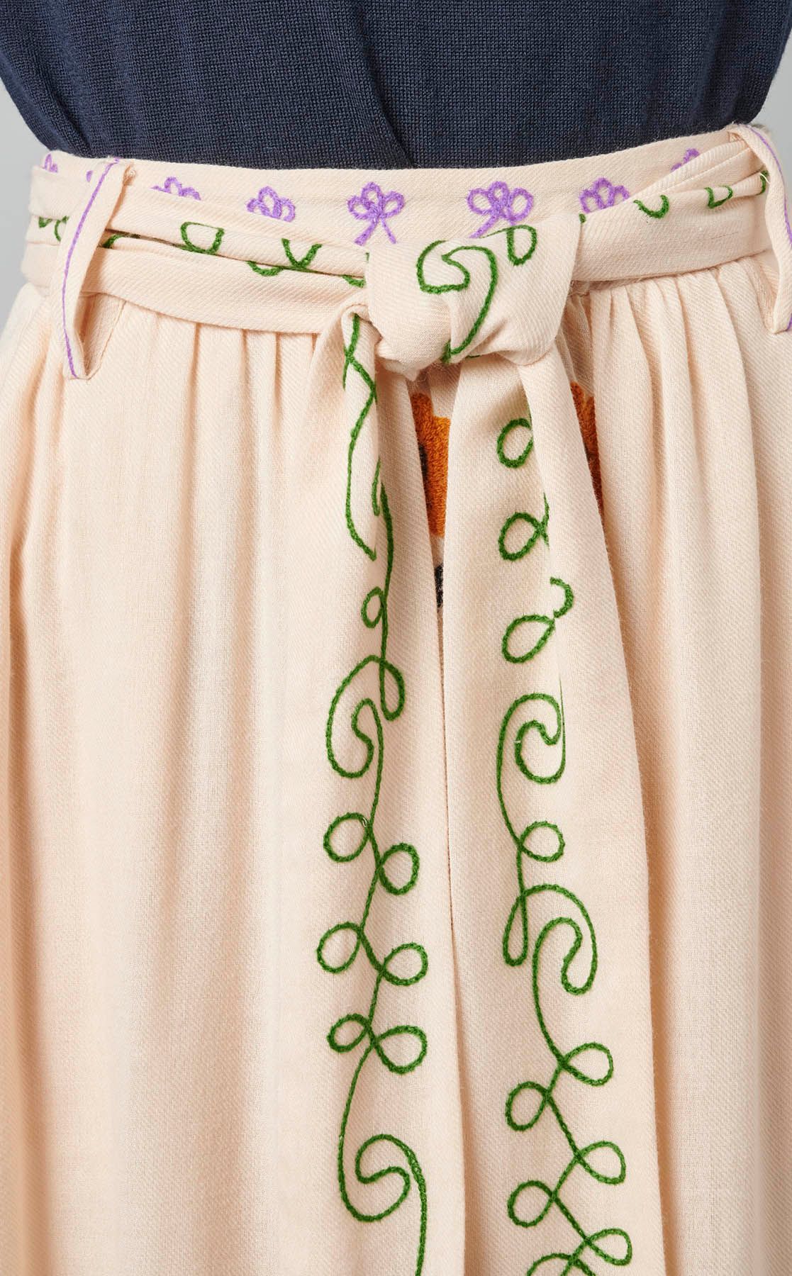イタリアブランド　高級刺繍　スカート イタリアブランド 高級刺繍 スカート