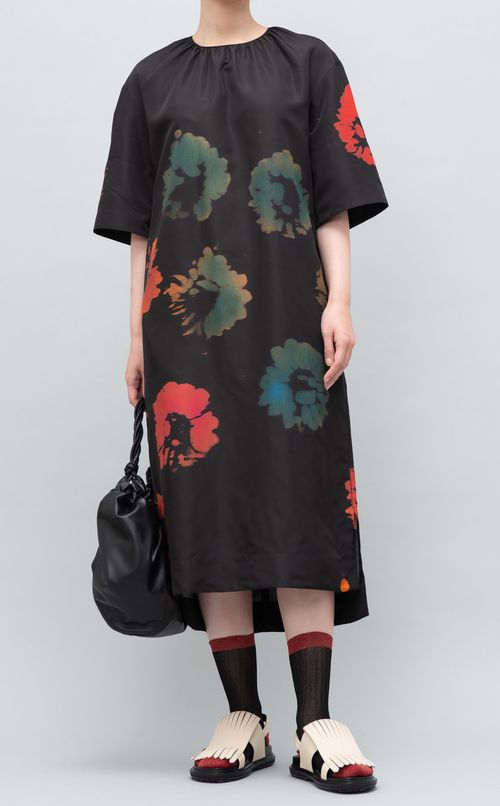 ネックギャザーフラワーワンピース