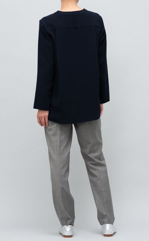 Vネックフレアブラウス