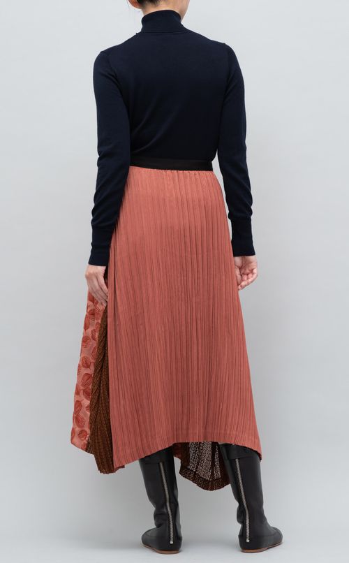 フラワー刺繍ドレープスカート