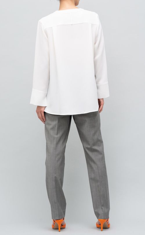 Vネックフレアブラウス