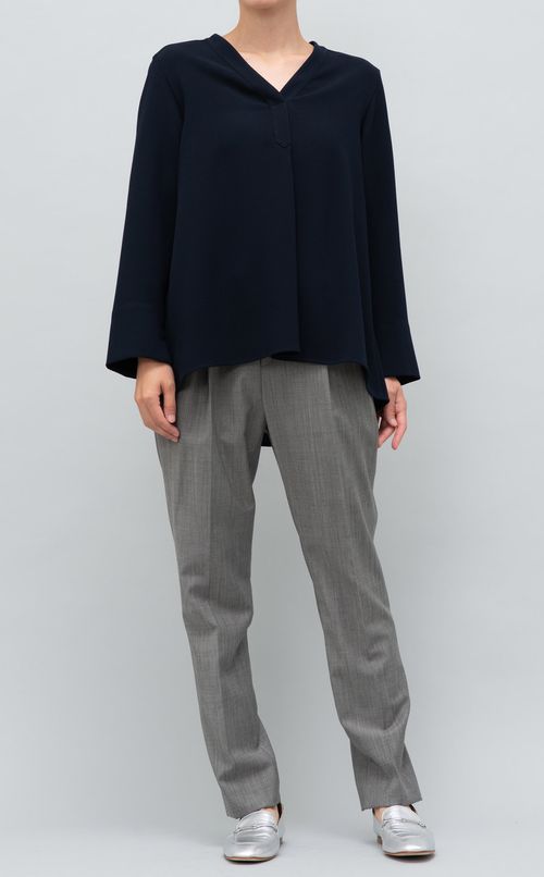 Vネックフレアブラウス